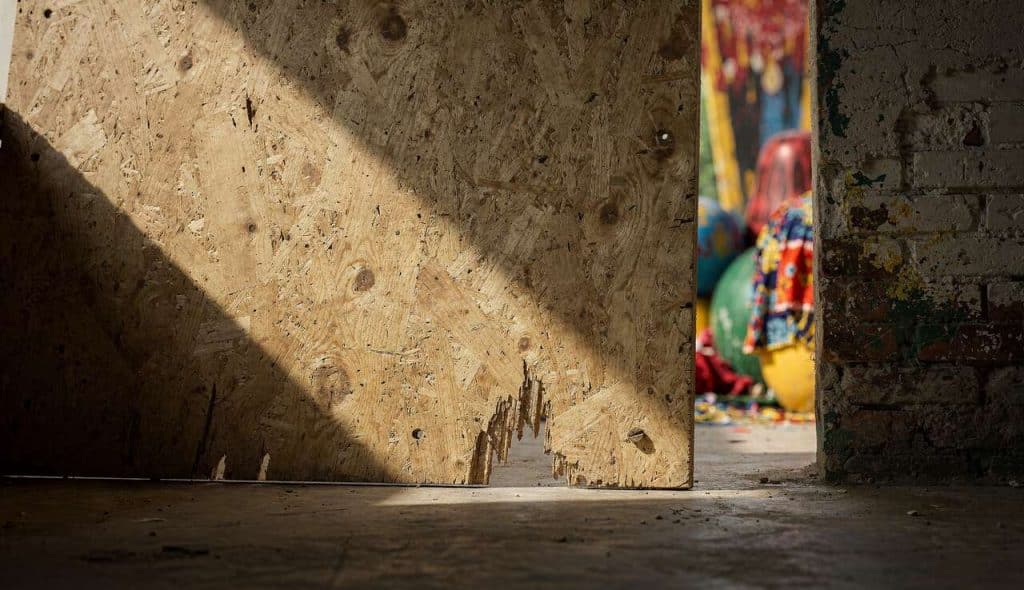 Photos récentes derrière le contreplaqué