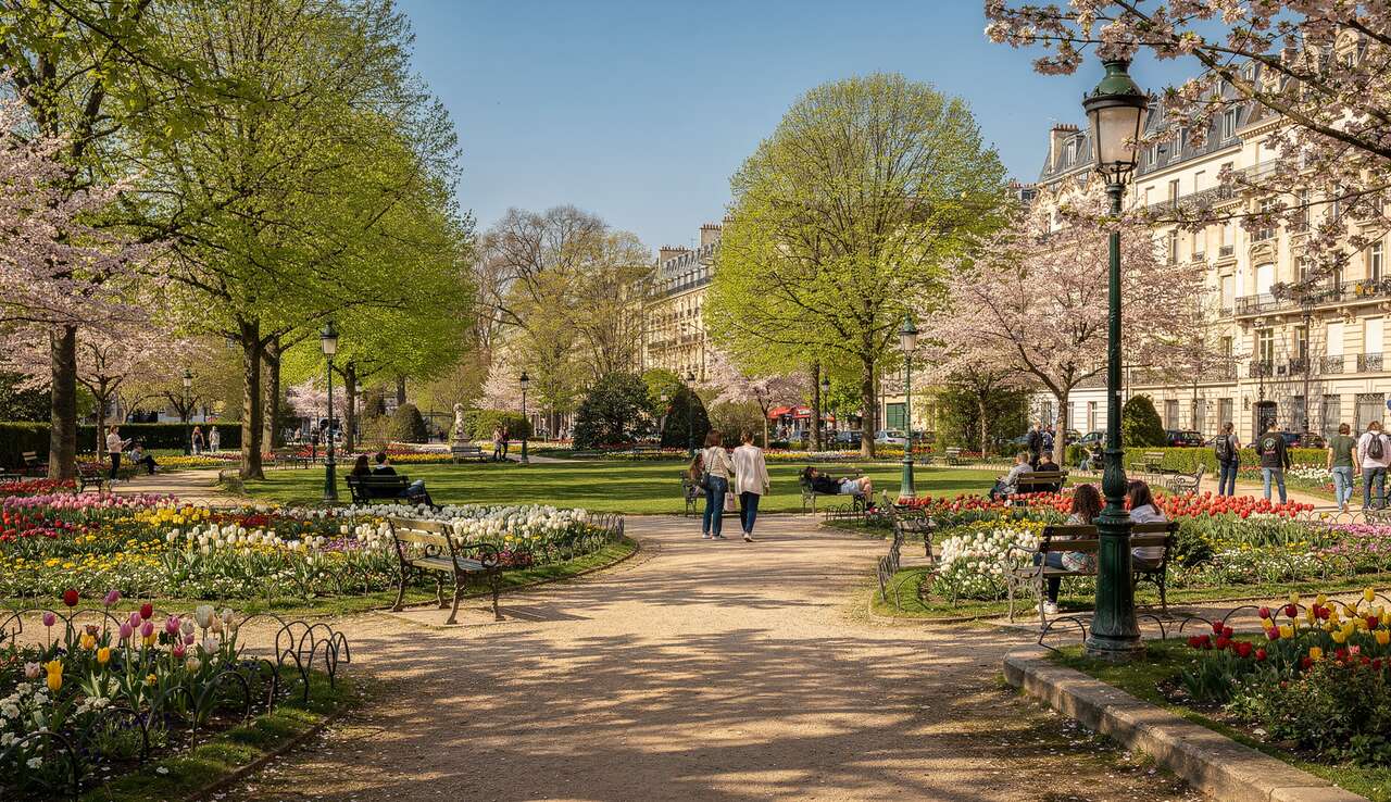 Le charme des parcs et jardins en fleurs