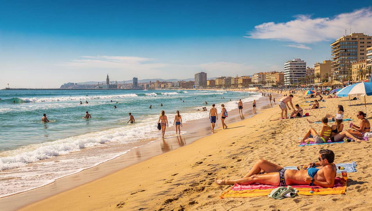 Les plages de barcelone : d&eacute;tente et paysages spectaculaires