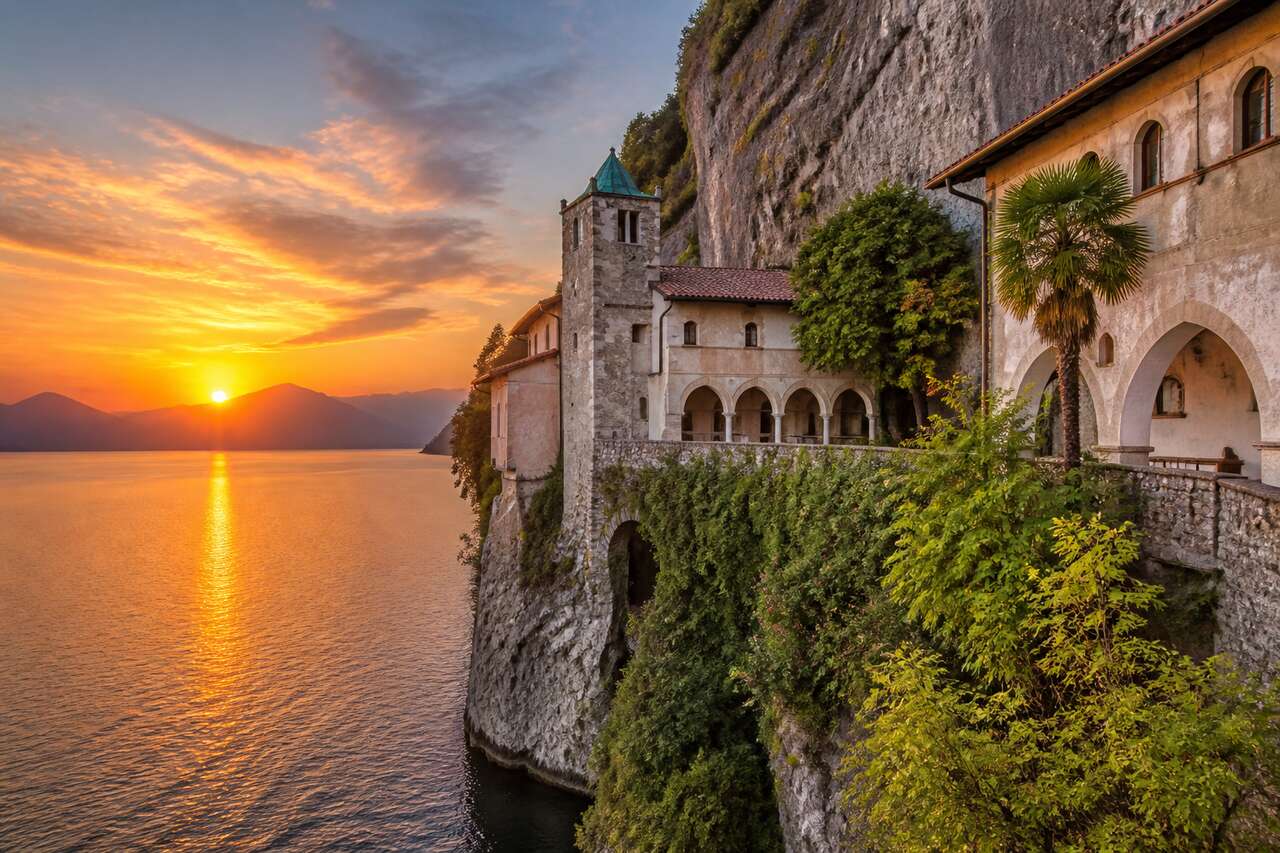 Santa caterina del sasso : une évasion mystique Santa caterina del sasso : une évasion mystique
