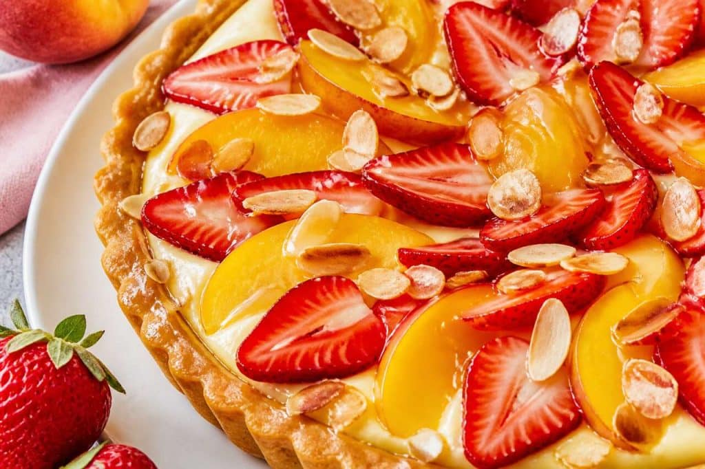 Recette de tarte aux fraises et pêches jaunes
